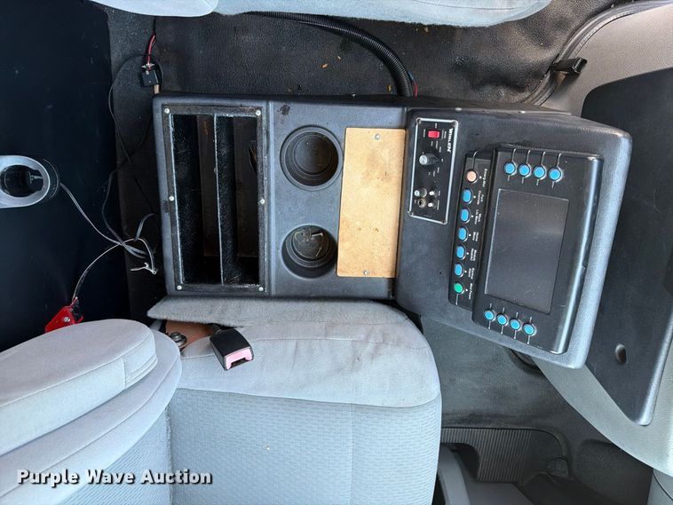 image for item FC3335 2010 Ford E350 ambulance