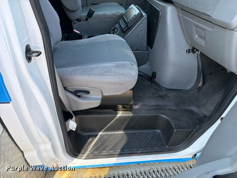 image for item FC3335 2010 Ford E350 ambulance