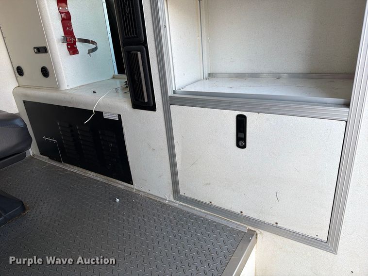 image for item FC3335 2010 Ford E350 ambulance