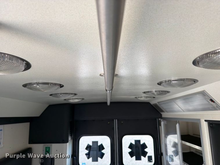 image for item FC3335 2010 Ford E350 ambulance