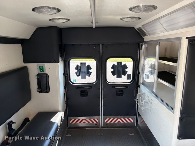 image for item FC3335 2010 Ford E350 ambulance