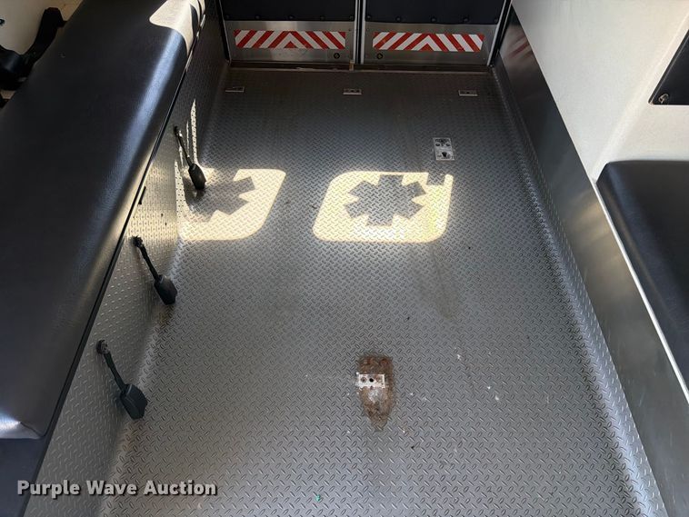 image for item FC3335 2010 Ford E350 ambulance