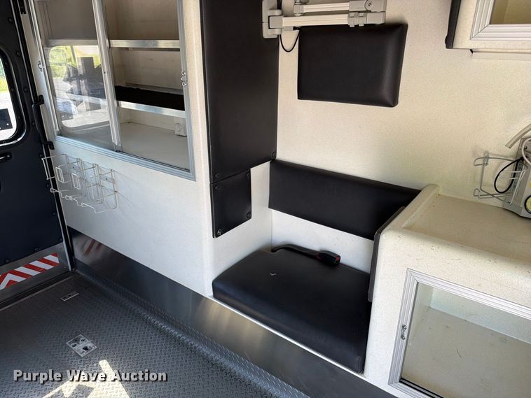 image for item FC3335 2010 Ford E350 ambulance