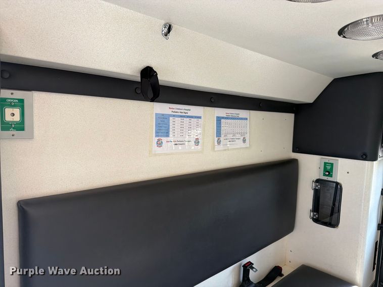image for item FC3335 2010 Ford E350 ambulance