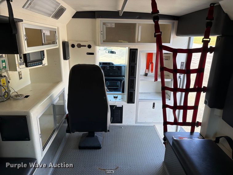 image for item FC3335 2010 Ford E350 ambulance