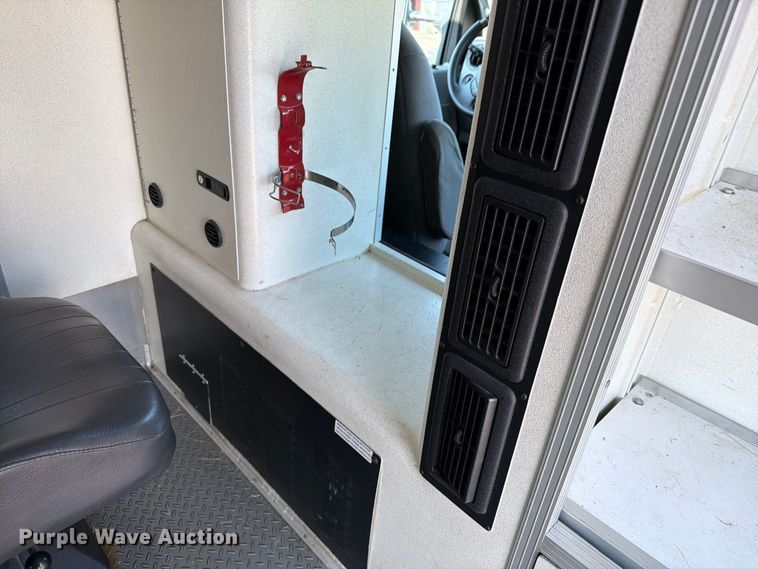 image for item FC3335 2010 Ford E350 ambulance