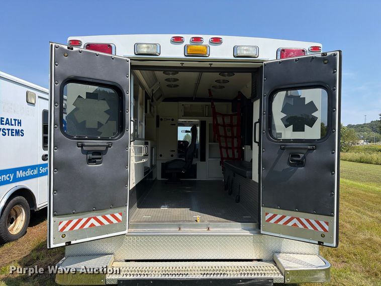 image for item FC3335 2010 Ford E350 ambulance