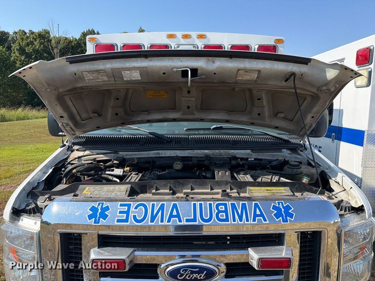 image for item FC3335 2010 Ford E350 ambulance