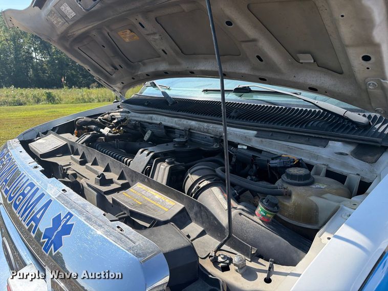 image for item FC3335 2010 Ford E350 ambulance