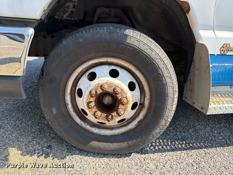 image for item FC3335 2010 Ford E350 ambulance