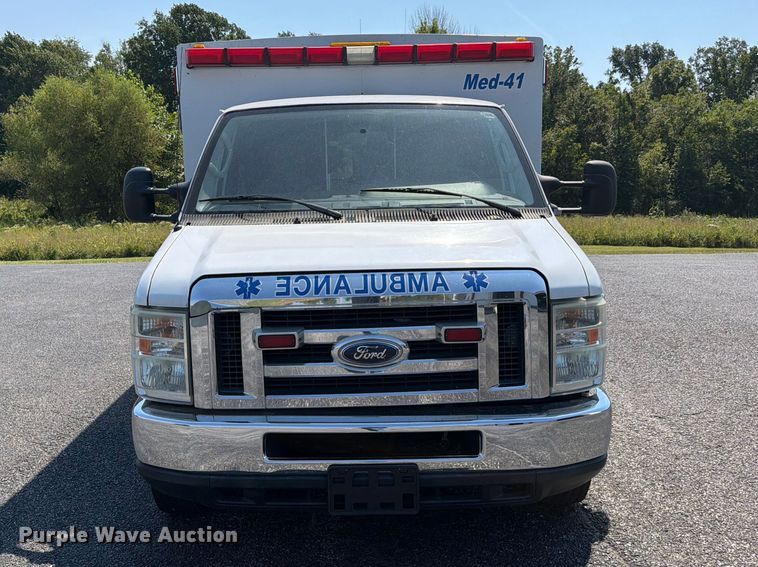 image for item FC3336 2010 Ford E-350 ambulance