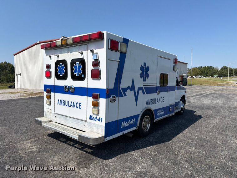 image for item FC3336 2010 Ford E-350 ambulance
