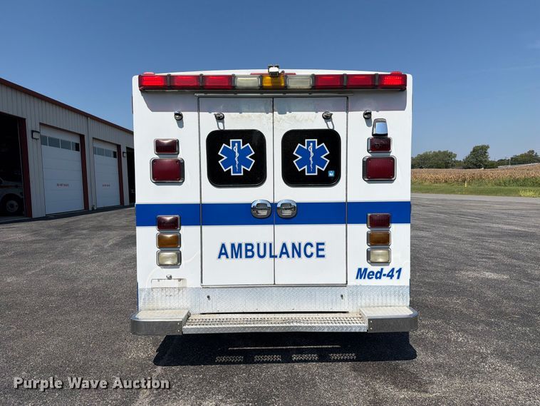 image for item FC3336 2010 Ford E-350 ambulance