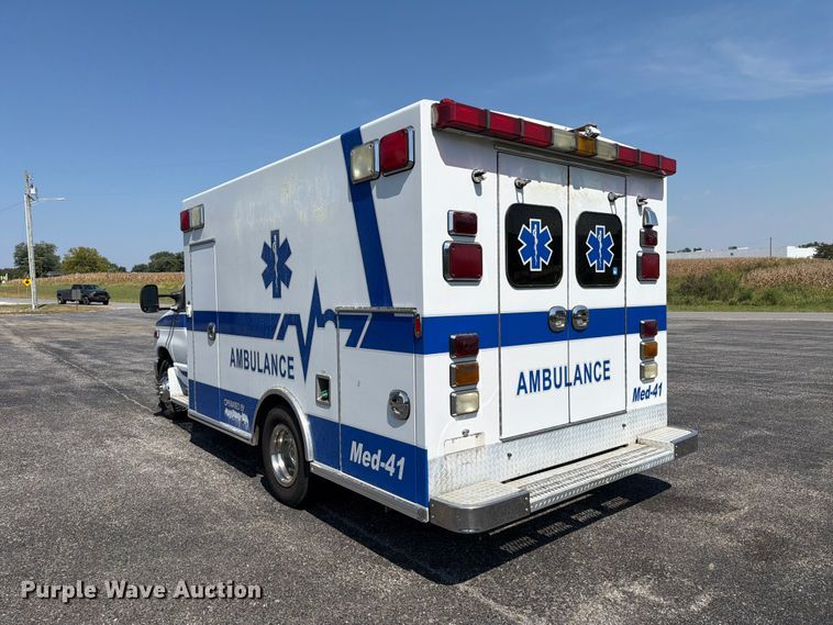 image for item FC3336 2010 Ford E-350 ambulance
