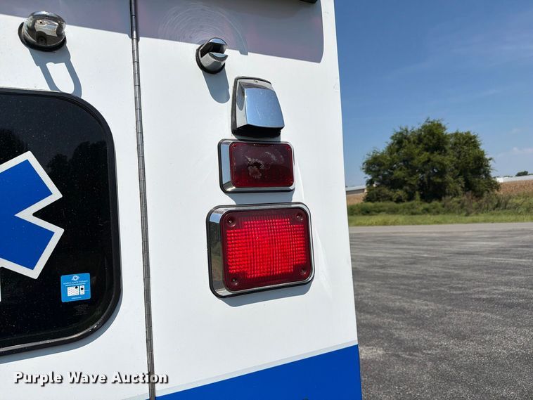 image for item FC3336 2010 Ford E-350 ambulance