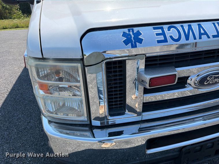 image for item FC3336 2010 Ford E-350 ambulance
