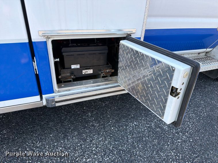 image for item FC3336 2010 Ford E-350 ambulance