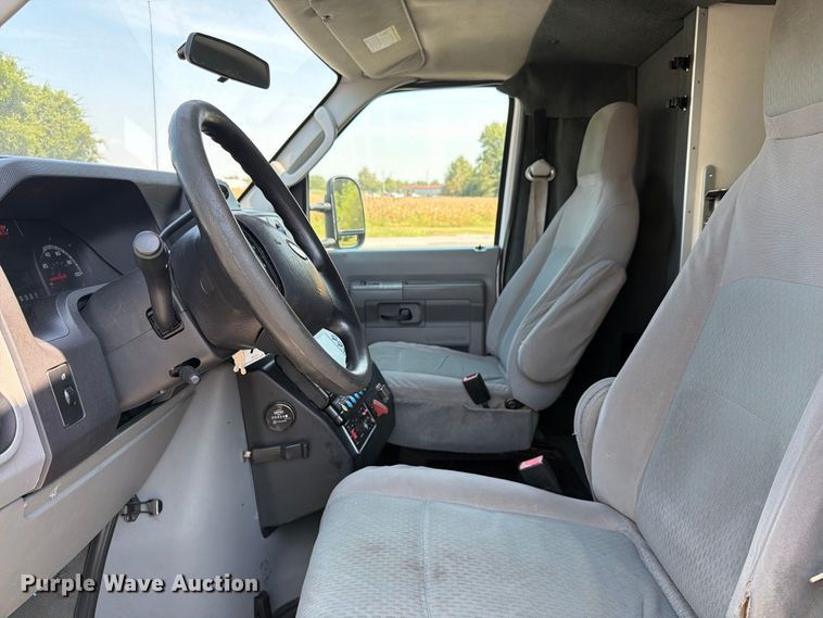 image for item FC3336 2010 Ford E-350 ambulance