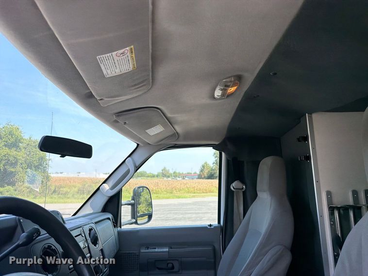 image for item FC3336 2010 Ford E-350 ambulance