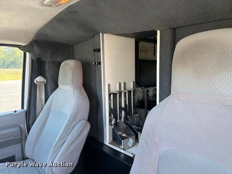 image for item FC3336 2010 Ford E-350 ambulance