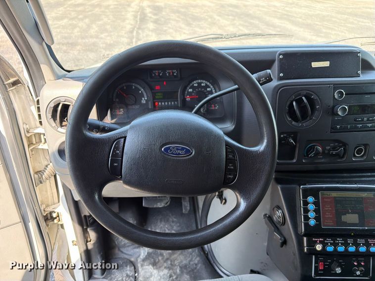 image for item FC3336 2010 Ford E-350 ambulance