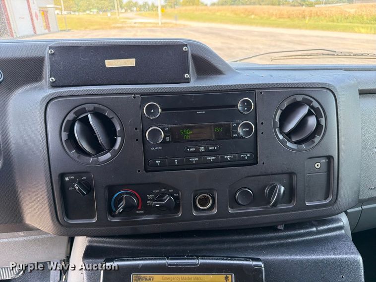 image for item FC3336 2010 Ford E-350 ambulance