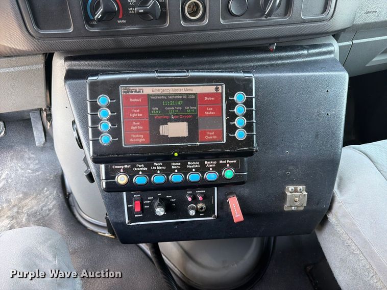 image for item FC3336 2010 Ford E-350 ambulance