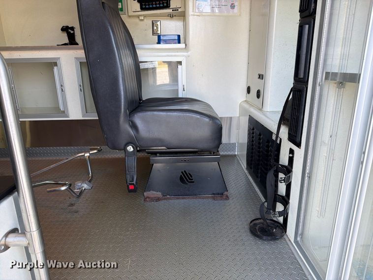 image for item FC3336 2010 Ford E-350 ambulance