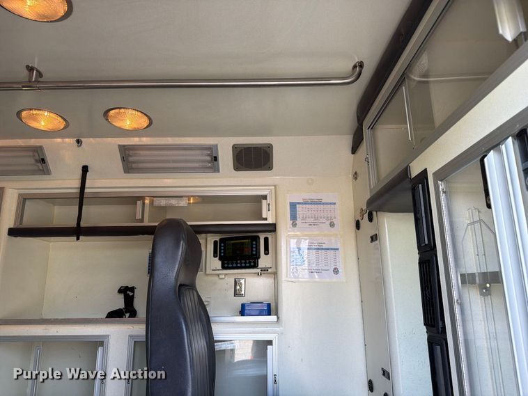 image for item FC3336 2010 Ford E-350 ambulance