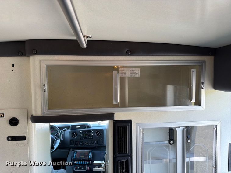 image for item FC3336 2010 Ford E-350 ambulance
