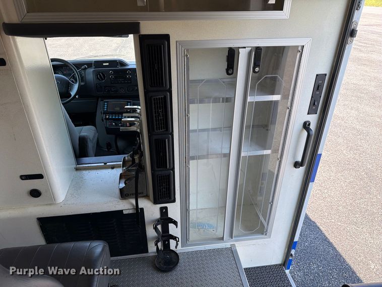 image for item FC3336 2010 Ford E-350 ambulance