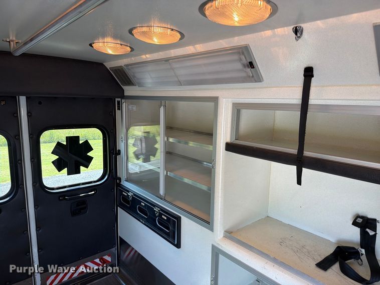 image for item FC3336 2010 Ford E-350 ambulance