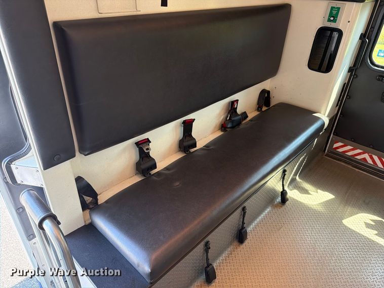 image for item FC3336 2010 Ford E-350 ambulance