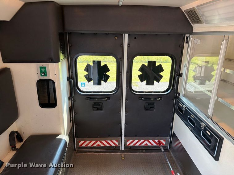 image for item FC3336 2010 Ford E-350 ambulance