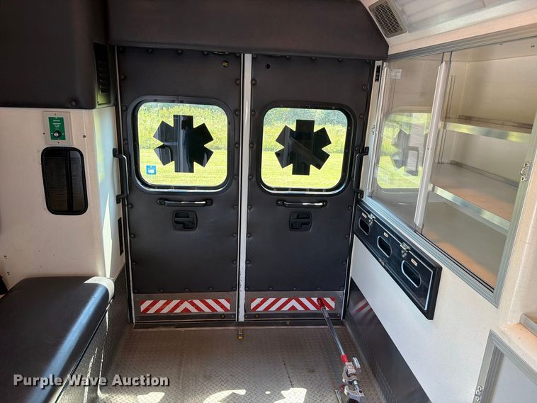 image for item FC3336 2010 Ford E-350 ambulance