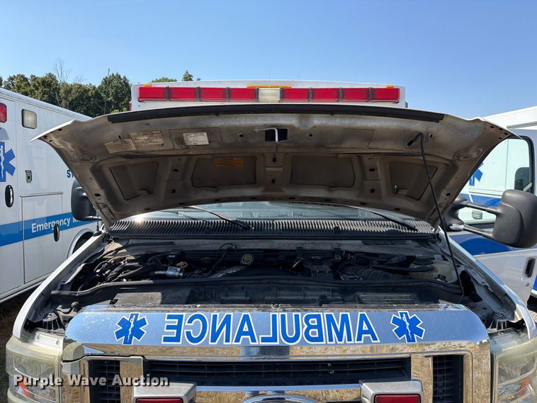 image for item FC3336 2010 Ford E-350 ambulance