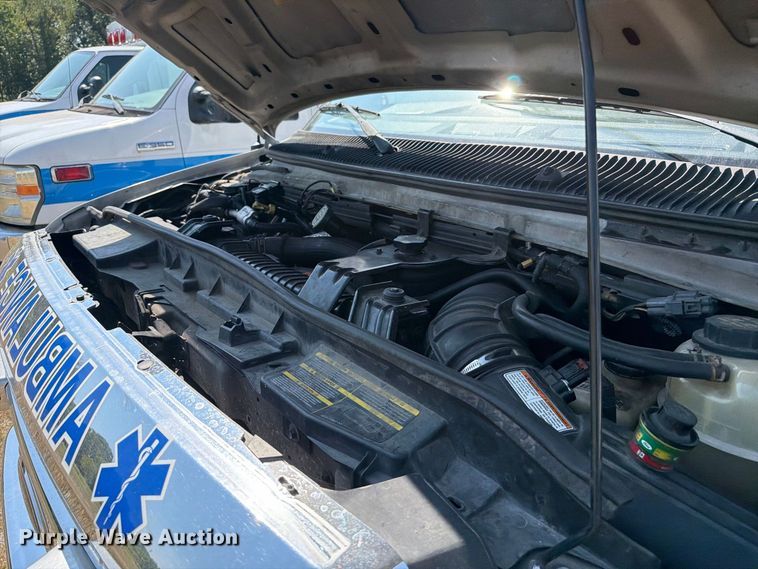 image for item FC3336 2010 Ford E-350 ambulance