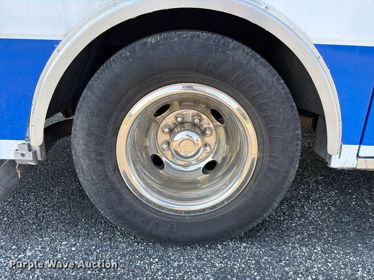 image for item FC3336 2010 Ford E-350 ambulance