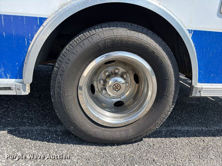 image for item FC3336 2010 Ford E-350 ambulance