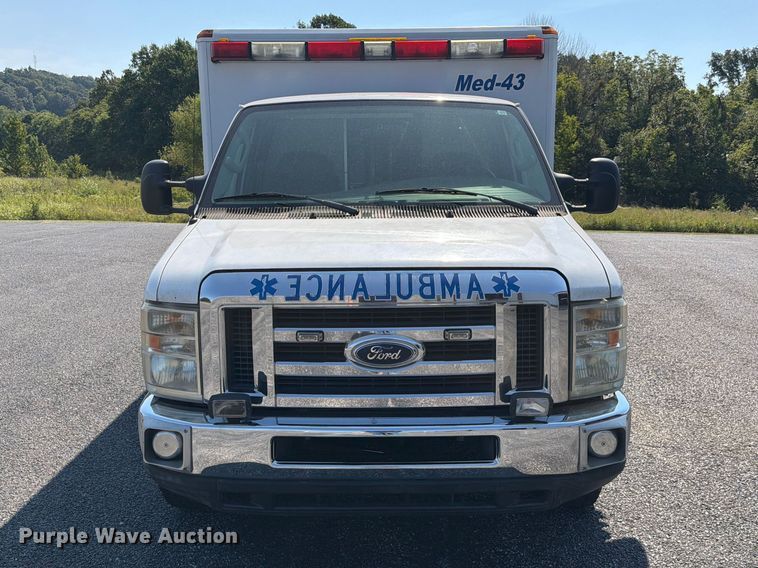 image for item FC3338 2008 Ford E-350 Super Duty ambulance