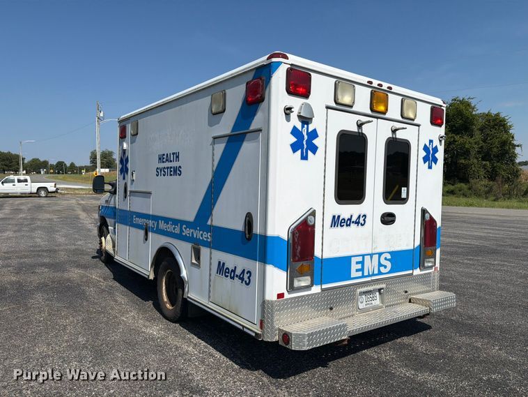 image for item FC3338 2008 Ford E-350 Super Duty ambulance