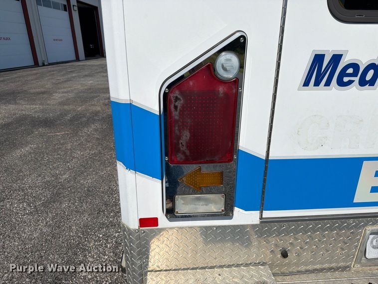 image for item FC3338 2008 Ford E-350 Super Duty ambulance