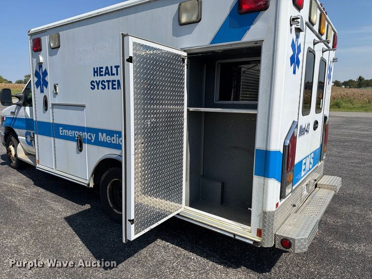 image for item FC3338 2008 Ford E-350 Super Duty ambulance