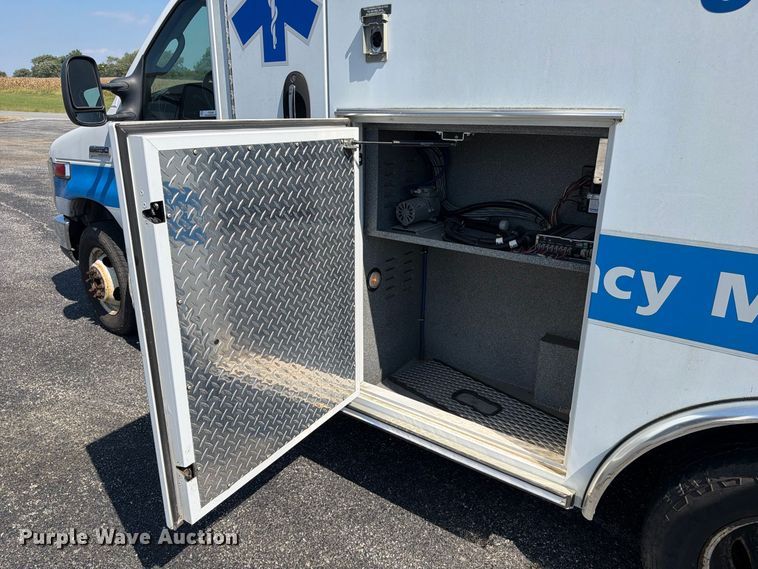 image for item FC3338 2008 Ford E-350 Super Duty ambulance