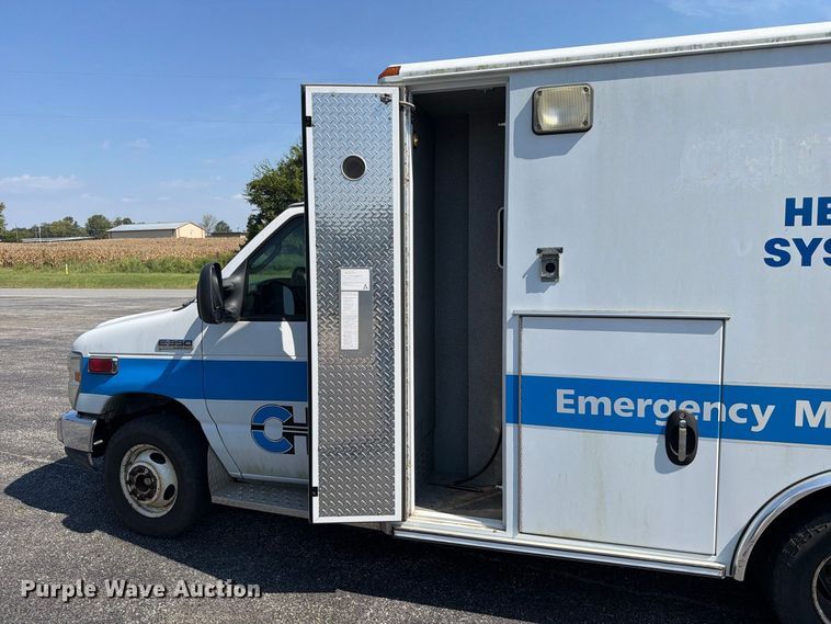 image for item FC3338 2008 Ford E-350 Super Duty ambulance