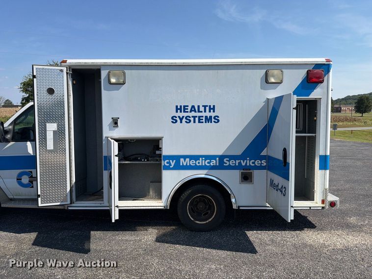 image for item FC3338 2008 Ford E-350 Super Duty ambulance