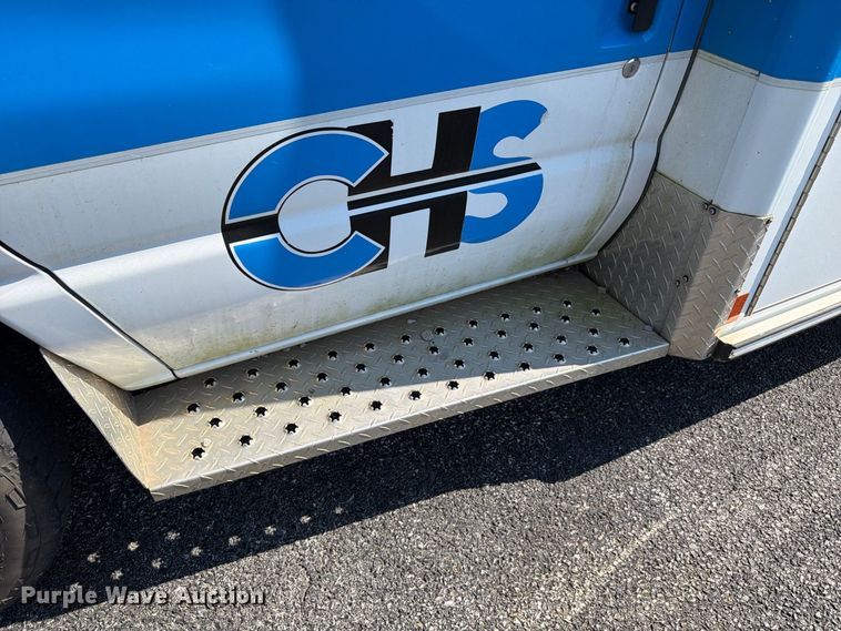 image for item FC3338 2008 Ford E-350 Super Duty ambulance