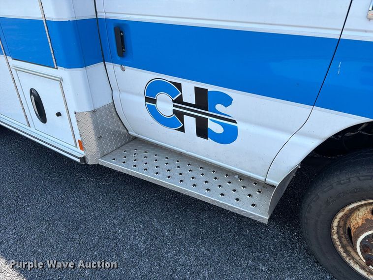 image for item FC3338 2008 Ford E-350 Super Duty ambulance