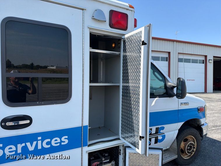 image for item FC3338 2008 Ford E-350 Super Duty ambulance