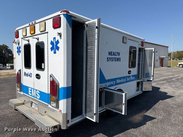 image for item FC3338 2008 Ford E-350 Super Duty ambulance